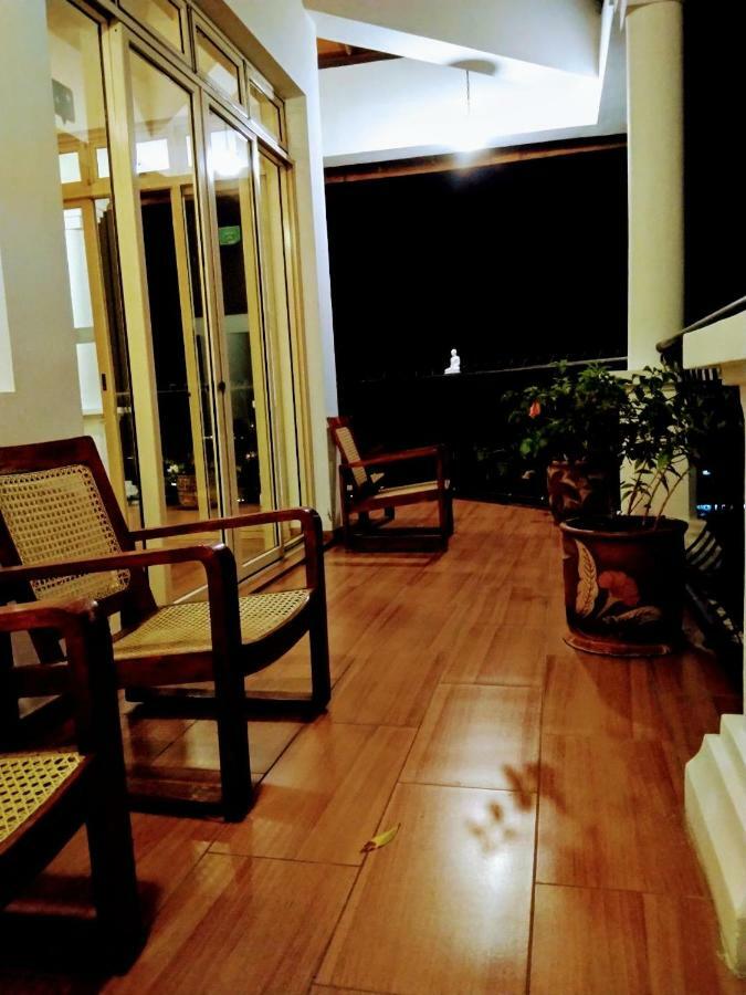 36 Bed & Breakfast キャンディー エクステリア 写真